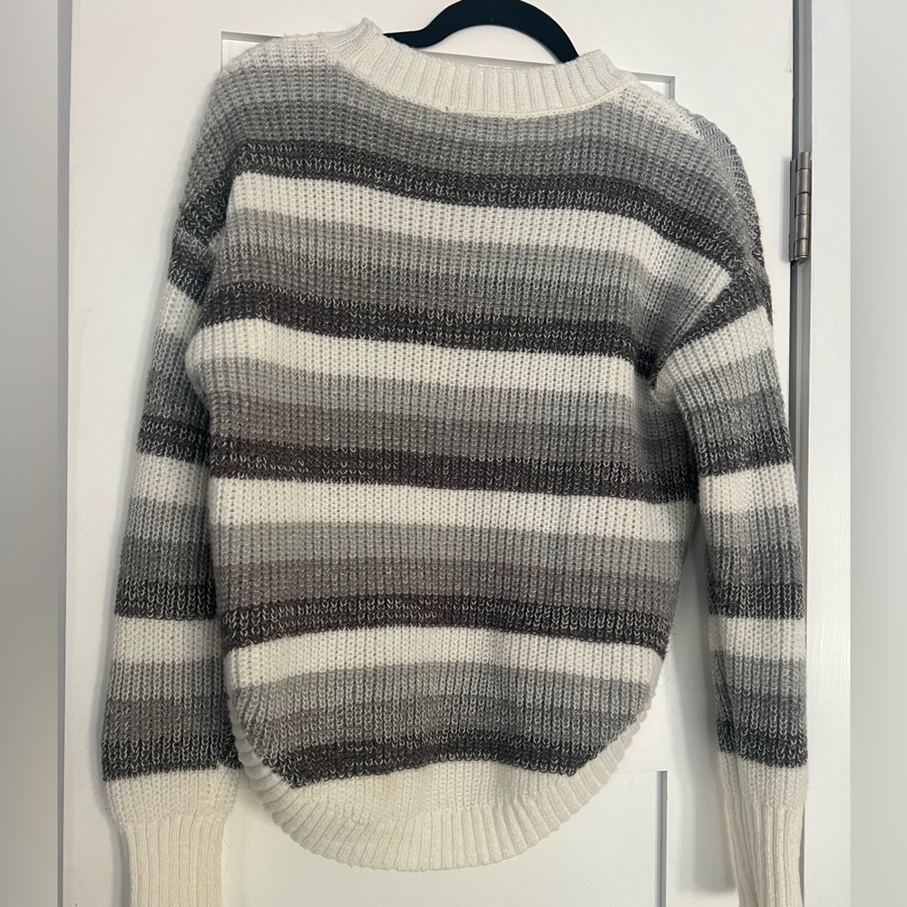 Kohl's SO Good for Life Grey & White Stripe Sweater ~ Medium ~ Juniors - Picture 9 of 9
